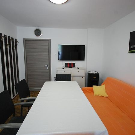Apartments Jakobi By El-Pi Tours Нивице Екстериор снимка