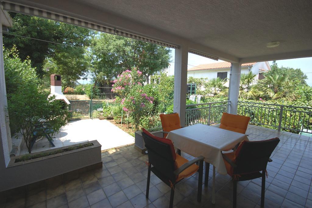 Apartments Jakobi By El-Pi Tours Нивице Екстериор снимка