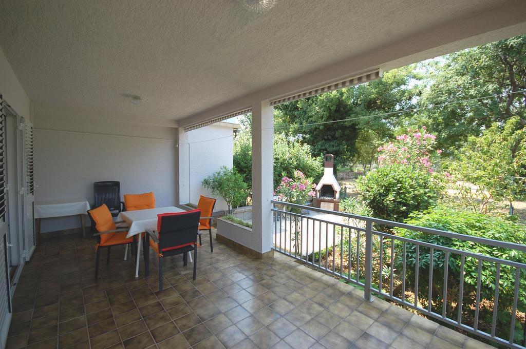 Apartments Jakobi By El-Pi Tours Нивице Екстериор снимка