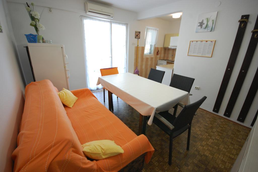 Apartments Jakobi By El-Pi Tours Нивице Екстериор снимка