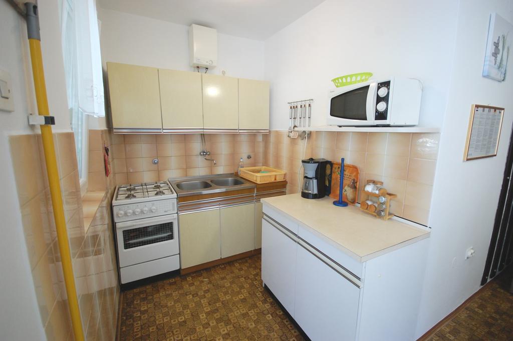 Apartments Jakobi By El-Pi Tours Нивице Екстериор снимка