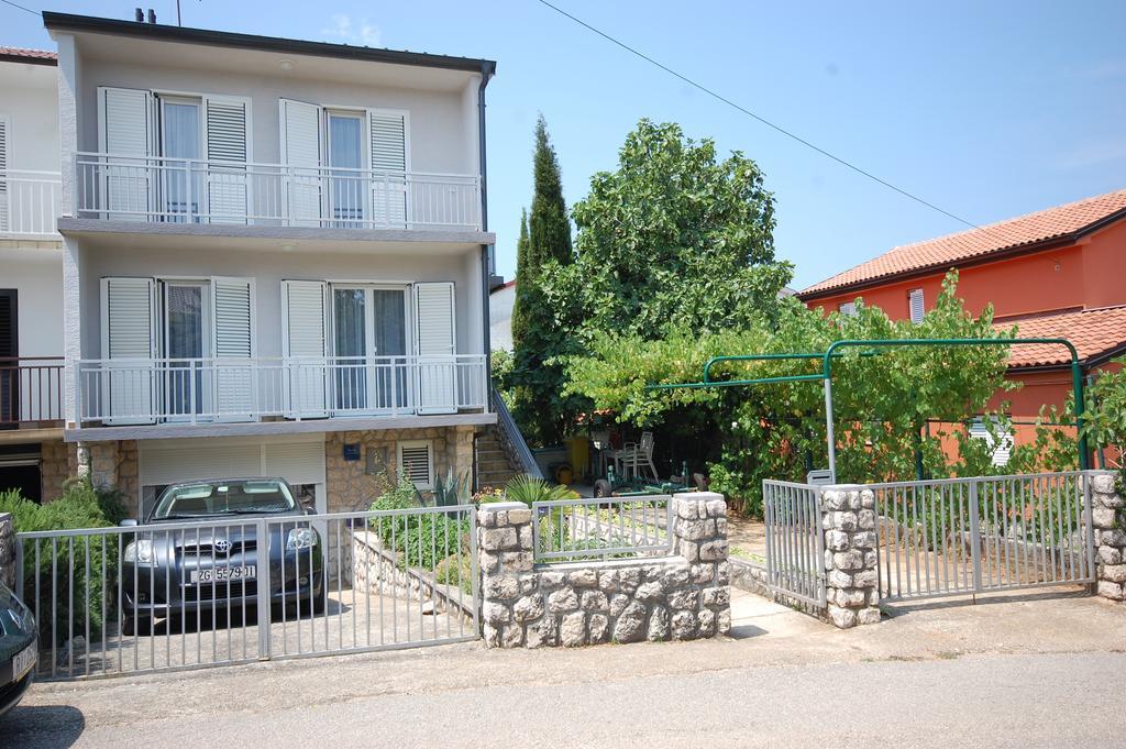 Apartments Jakobi By El-Pi Tours Нивице Екстериор снимка